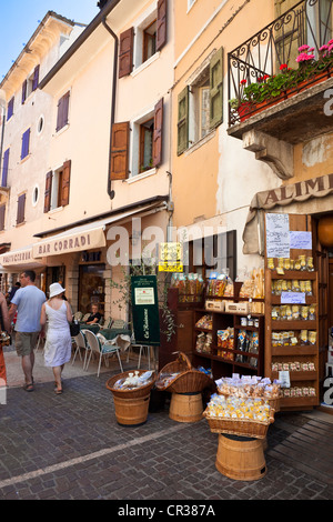 L'Italia, Veneto, il Lago di Garda e Torri del Benaco Foto Stock