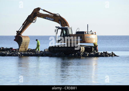 Escavatore in protezione di erosione, Ystad, Skåne, Skane o Scania in Svezia, Europa Foto Stock