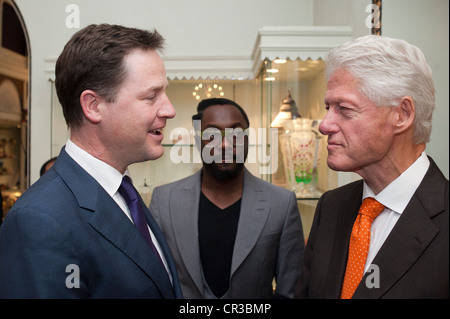 L'ex presidente americano Bill Clinton e British vice primo ministro Nick Clegg Foto Stock