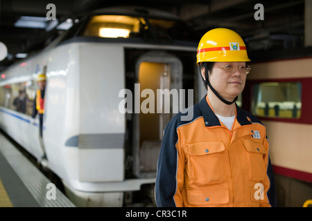 Giappone, Isola di Kyushu, Regione di Kyushu, Fukuoka, stazione ferroviaria Foto Stock