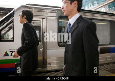 Giappone, Isola di Kyushu, Regione di Kyushu, Fukuoka, stazione ferroviaria Foto Stock