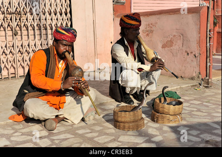 Incantatori di serpenti, Palazzo di venti, Jaipur, Rajasthan, India settentrionale, Asia Foto Stock