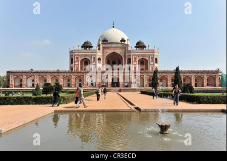 La Tomba di Humayun, luogo di sepoltura di Muhammad Nasiruddin Humayun, Sito Patrimonio Mondiale dell'UNESCO, Delhi, Uttar Pradesh, India del Nord Foto Stock