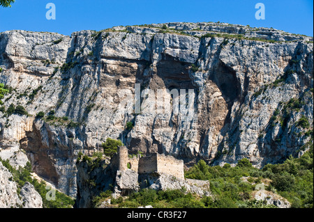 Francia, Vaucluse, Luberon, Fontaine de Vaucluse, chateau des Eveques de Cavaillon datato XIV secolo Foto Stock