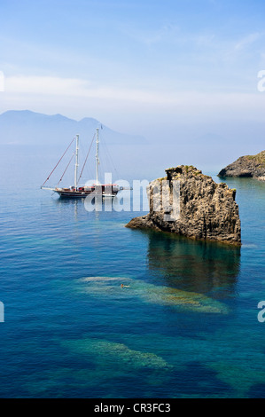 L'Italia, Sicilia e Isole Eolie Patrimonio Mondiale dell'UNESCO, Panarea, Cala Junco Bay Foto Stock