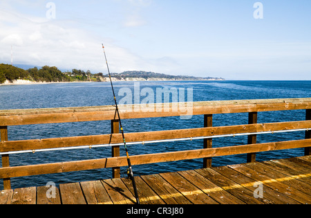 Pesca polo appoggiata sulla rampa Foto Stock