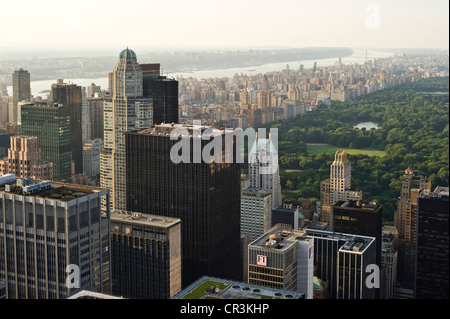 Central Park, vista dal ponte di osservazione di Rockefeller Center, Manhattan, New York, Stati Uniti d'America Foto Stock