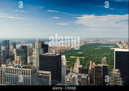 Central Park, vista dal ponte di osservazione di Rockefeller Center, Manhattan, New York, Stati Uniti d'America Foto Stock