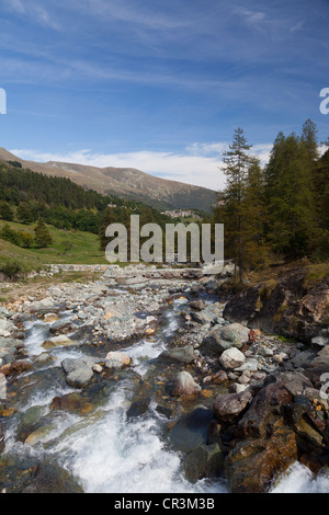 Fiume Po in prossimità della sua testa, Valle Padana, provincia di Cuneo, Piemonte, Italia, Europa Foto Stock