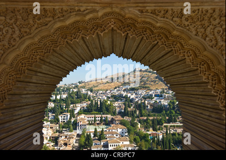 Vista dal palazzo dell'Alhambra di Granada, Andalusia, Spagna, Europa Foto Stock