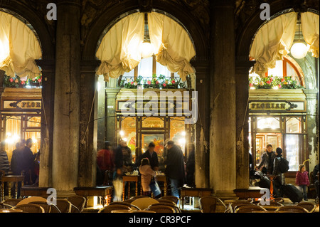 Caffè Florian coffee house su Piazza San Marco, Piazza San Marco, Venezia, Italia e Europa Foto Stock