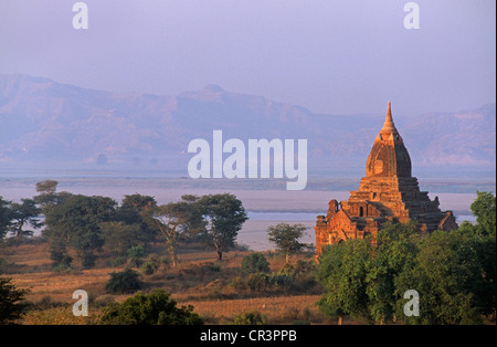 Myanmar (Birmania), Divisione Mandalay, Bagan (pagano), Old Bagan, sito archeologico con centinaia di pagode e stupa costruito Foto Stock