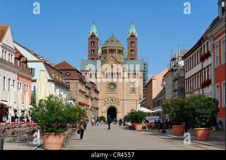 La Cattedrale di Speyer, Sito Patrimonio Mondiale dell'UNESCO, con Maximilianstrasse, Main Street, Speyer, Renania-Palatinato, Germania, Europa Foto Stock