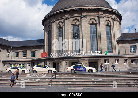 Colonia Messe (Fiera) Deutz stazione ferroviaria Germania Foto Stock