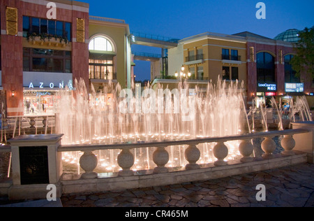 Cina: Pechino gli esclusivi Solana Lifestyle Shopping Park fontana musicale Foto Stock