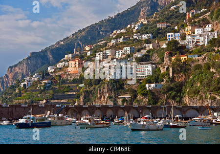 Italia: dal porto di Amalfi in Costiera Amalfitana Foto Stock