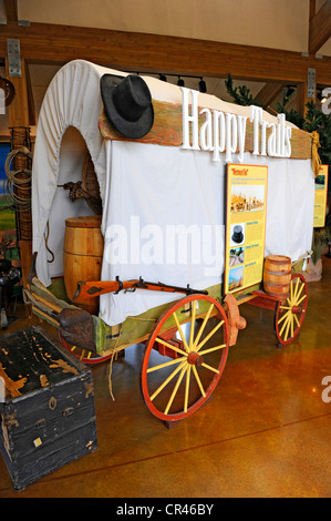 Carro coperto Wyoming display centro di accoglienza WY US West Foto Stock