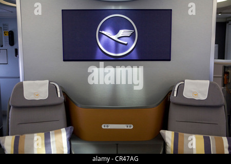 Nella sezione Business Class di Lufthansa Boeing 747-8. Foto Stock