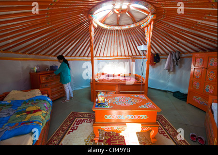 Francia, Aude, Corbieres, Sigean, all'interno di un mongolo yurt in un villaggio per vacanze Foto Stock