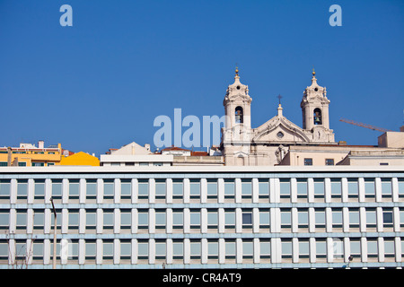 Antica e Moderna architettura al Riverside di Lisbona, Portogallo, Europa Foto Stock