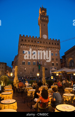 L'Italia, Toscana, Firenze, centro storico Patrimonio Mondiale UNESCO, Piazza della Signoria con il Palazzo Vecchio Foto Stock