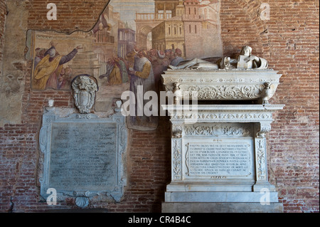 L'Italia, Toscana, Pisa, il Campo dei Miracoli Patrimonio Mondiale UNESCO, Campo Santo cimitero costruito nel 1277 da Giovanni di Simone Foto Stock