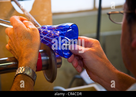 Fabbricazione di articoli di vetro Baccarat, uno dei migliori crystal glasswares nel mondo, Baccarat, Francia, Europa Foto Stock