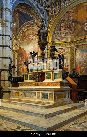 Altare maggiore del Duomo di Siena, Cattedrale di Santa Maria Assunta cattedrale, Siena, Toscana, Italia, Europa Foto Stock