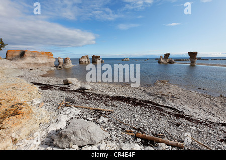 Le formazioni rocciose di una costa, arcipelago di Mingan Parco nazionale di riserva, isola di cava, Duplessis district, Quebec, Canada Foto Stock