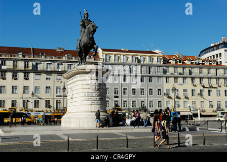 Il Portogallo, Lisbona, la Praça da Figueira con la statua del re Joao 1. Foto Stock