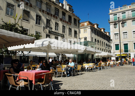 Il Portogallo, Lisbona, Praça da Figueira, terrazze dei caffé Foto Stock