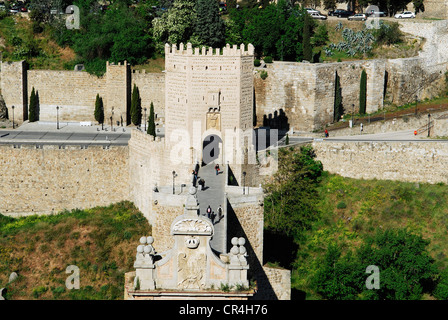 Spagna, Castilla la Mancha, Toledo, l'Alcantara stepping ponte sul fiume Tago Foto Stock