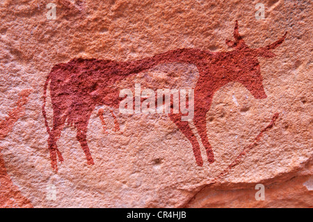 Dipinto di mucca, rockart neolitica dell Acacus montagne o Tadrart Acacus, gamma del Tassili n'Ajjer National Park Foto Stock