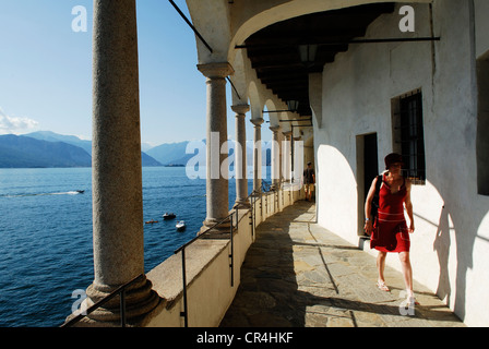 L'Italia, Lombardia, Lago Maggiore, Leggiuno, Santa Caterina del Sasso Eremo Foto Stock