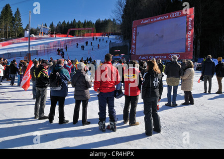 Coppa del Mondo di Sci Alpino in 2011, gli spettatori, Super-G, uomini, Garmisch-Partenkirchen, Baviera, Germania, Europa Foto Stock