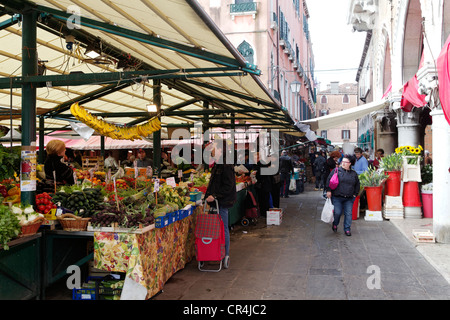 Il mercato di Rialto, Sestiere San Polo, Venezia, patrimonio mondiale dell UNESCO, Veneto, Italia, Europa Foto Stock