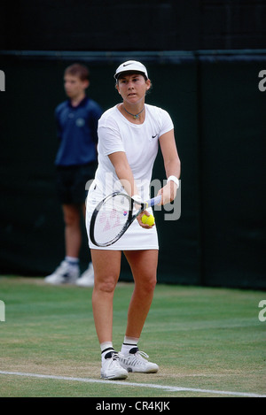 Seles, Monica, * 2.12.1973, giocatore di tennis serbo, a tutta lunghezza, durante una partita di tennis, servire, Wimbledon, 2000, Foto Stock
