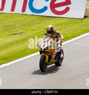 Moto Racing nel British Superbike BSB gara incontro ad Oulton Park Motor Racing circuito Cheshire England Regno Unito Foto Stock