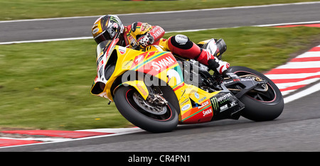 Moto Racing nel British Superbike BSB gara incontro ad Oulton Park Motor Racing circuito Cheshire England Regno Unito Foto Stock