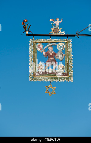 Ferro battuto segno, Hotel zum Riesen, Miltonberg, bassa Franconia, Franconia, Baviera, Germania, Europa Foto Stock