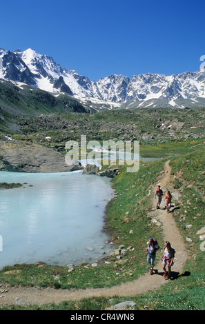 Francia, Hautes Alpes, Serre Chevalier le Monetier, Le Casset, escursionismo a arsina passano nel Parco Nazionale degli Ecrins (Nazionale Foto Stock