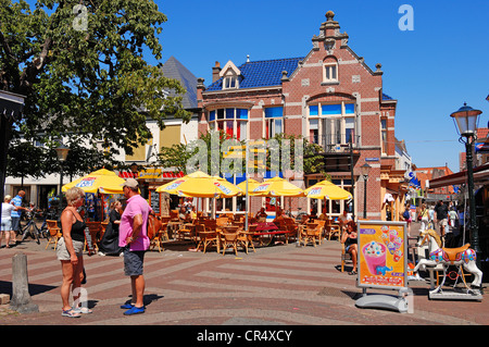 Street cafe in den Burg, Texel, Paesi Bassi, Europa PublicGround Foto Stock