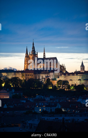 Vista dal vecchio Municipio verso Hrad&#269;qualsiasi, il quartiere di Castello con il Castello di Praga e la Cattedrale di San Vito, Praga Foto Stock