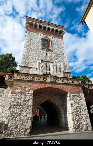 La Porta di San Floriano o Brama Florianska, Sito Patrimonio Mondiale dell'UNESCO, Cracovia, Malopolska, Polonia, Europa PublicGround Foto Stock