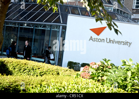 Esterno della Aston University di Birmingham REGNO UNITO Foto Stock