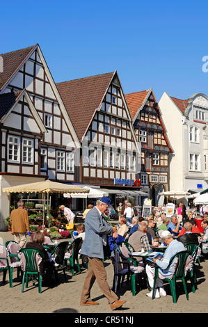 Gli ospiti in Pavement Cafe, Bad Salzuflen, Renania settentrionale-Vestfalia, Germania, Europa Foto Stock
