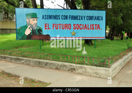 Pannello pubblicitario con la propaganda politica su di esso, Fidel Castro, Guantanamo, Cuba, dei Caraibi Foto Stock