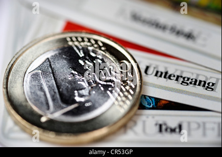 Monete in euro nella carta dei tarocchi "morte", distruzione, corruzione, immagine simbolica per la disgregazione dell'Unione monetaria europea Foto Stock