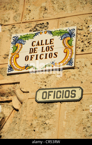Strada segno Calle de Oficios, città vecchia Habana Vieja, Havana, Cuba, Caraibi Foto Stock