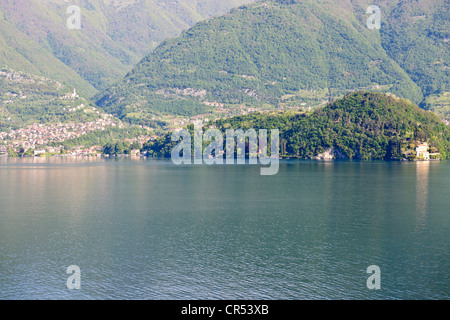 Viste da Lezzeno(lato est del lago di Como) di Villa Balbianello,sul promontorio al di fuori del comune di Lenno,Lago di Como,laghi italiani,Italia Foto Stock